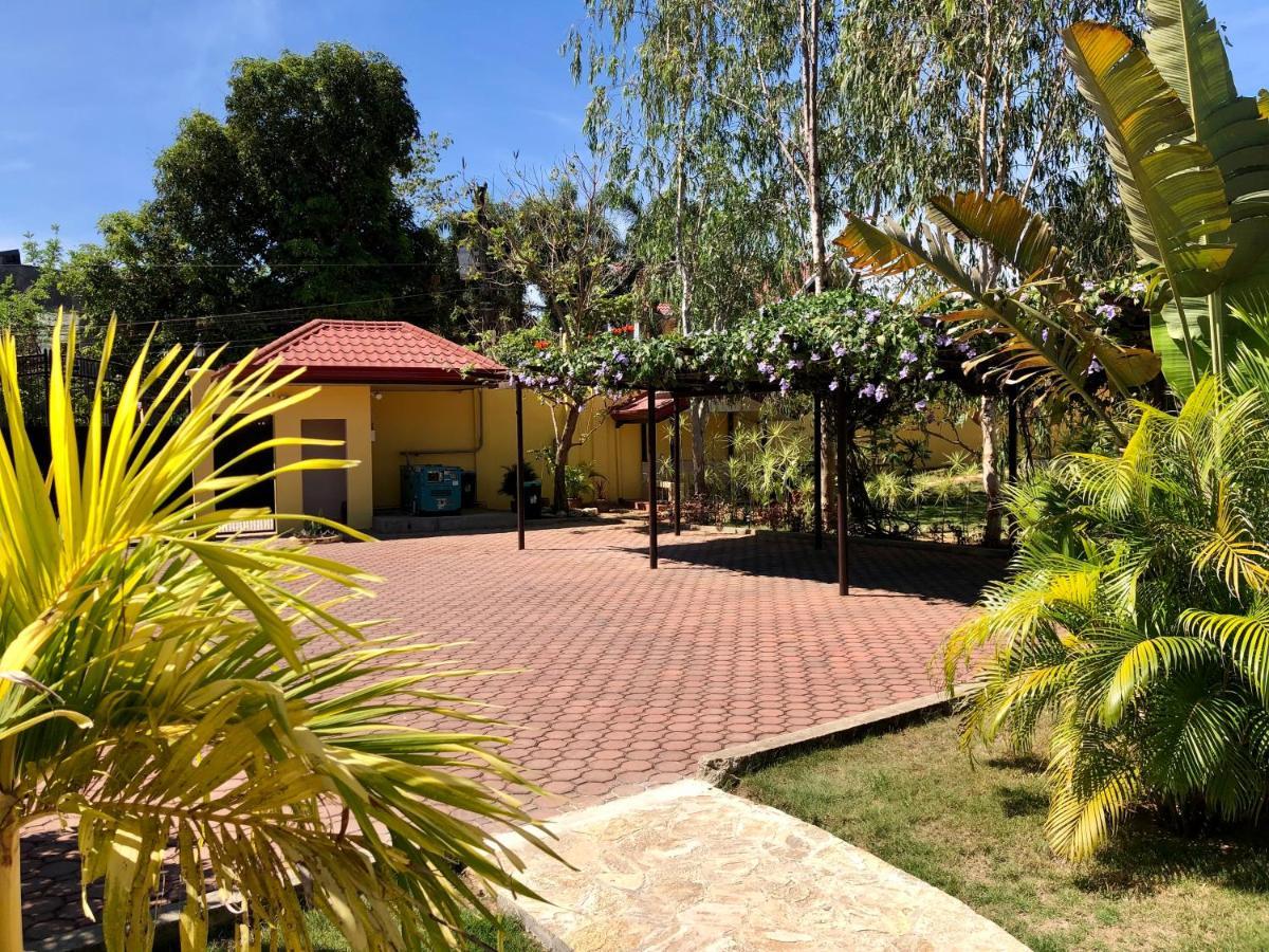 สตรุตซ์ อาร์ต การ์เดน รีสอร์ต Hotel Bangued ภายนอก รูปภาพ